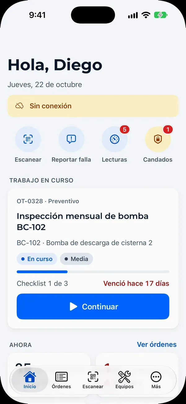 Field app without signal: the technician fills in the preventive checklist and the changes wait to sync.